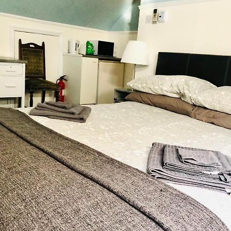 Ac Hideout Apartment รอชฟอร์ค ภายนอก รูปภาพ