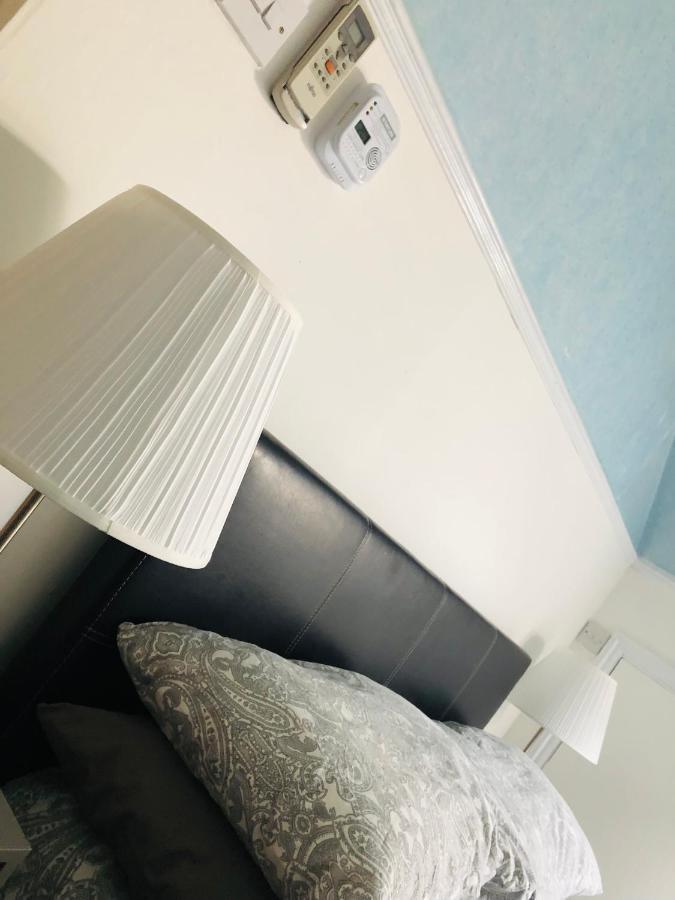 Ac Hideout Apartment รอชฟอร์ค ภายนอก รูปภาพ