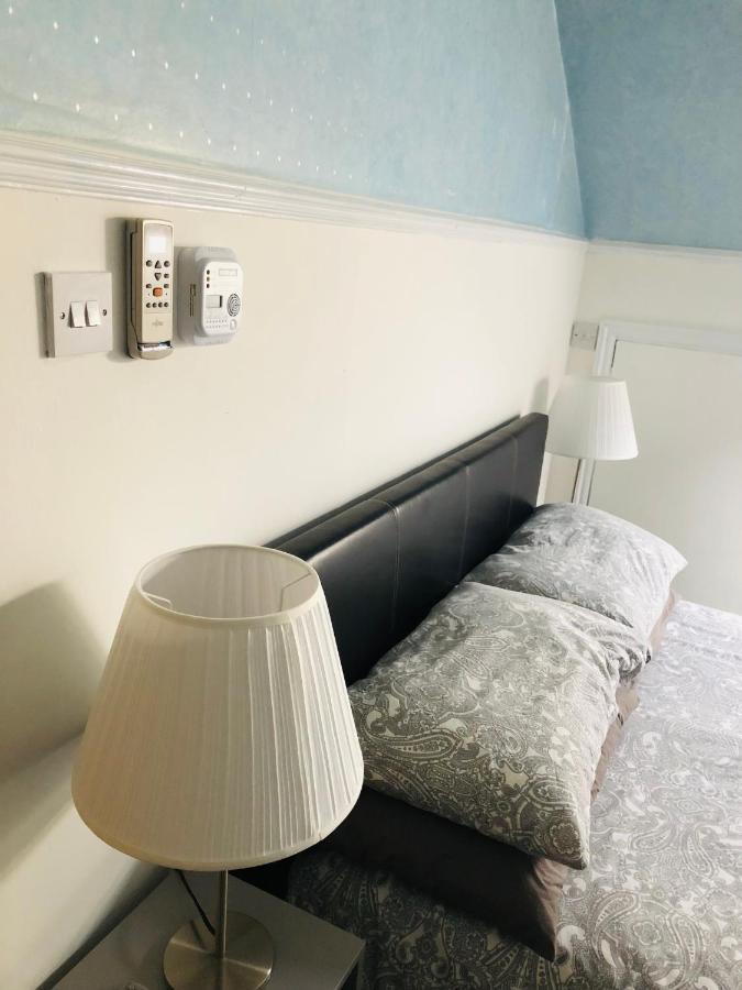 Ac Hideout Apartment รอชฟอร์ค ภายนอก รูปภาพ