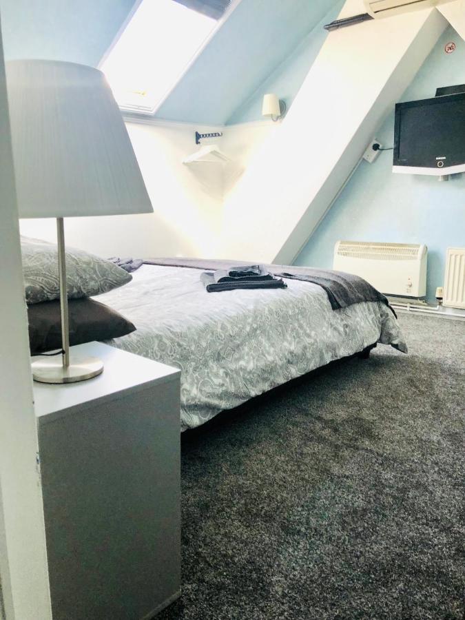 Ac Hideout Apartment รอชฟอร์ค ภายนอก รูปภาพ